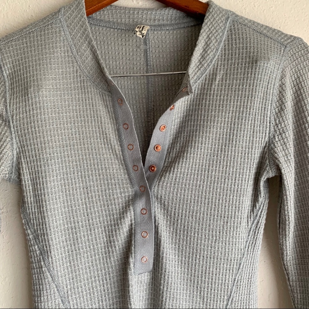 ❌SOLD❌ Free People One Of The Girls Henley Grey XS - Picture 7 of 10